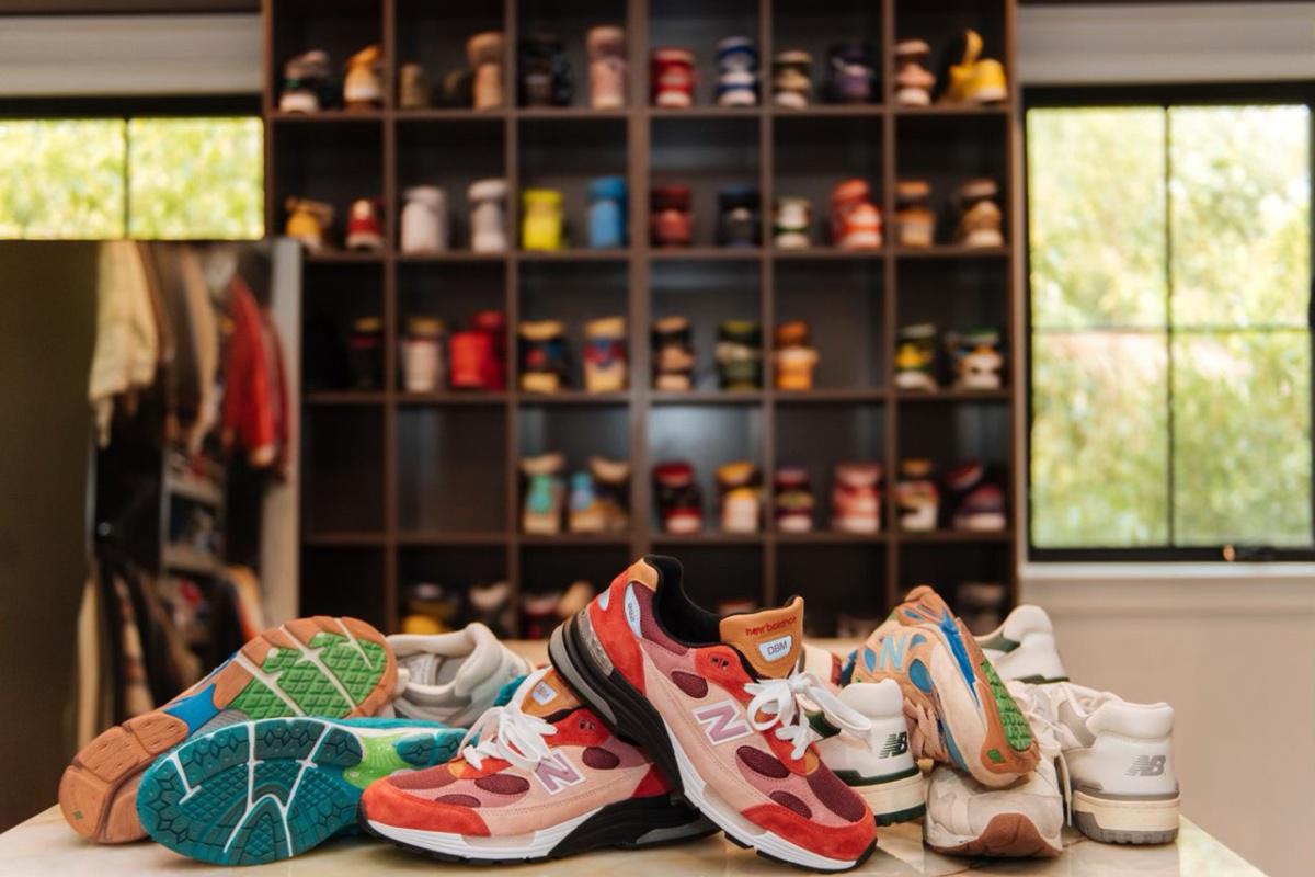 Steelo Brim et le modèle Joe Freshgoods x New Balance 992 "No Emotions Are Emotions". Steelo Brim et le modèle Joe Freshgoods x New Balance 992 "No Emotions Are Emotions".