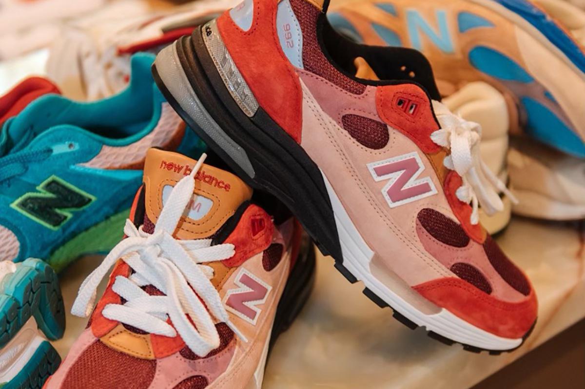 Steelo Brim et le modèle Joe Freshgoods x New Balance 992 "No Emotions Are Emotions". Steelo Brim et le modèle Joe Freshgoods x New Balance 992 "No Emotions Are Emotions".