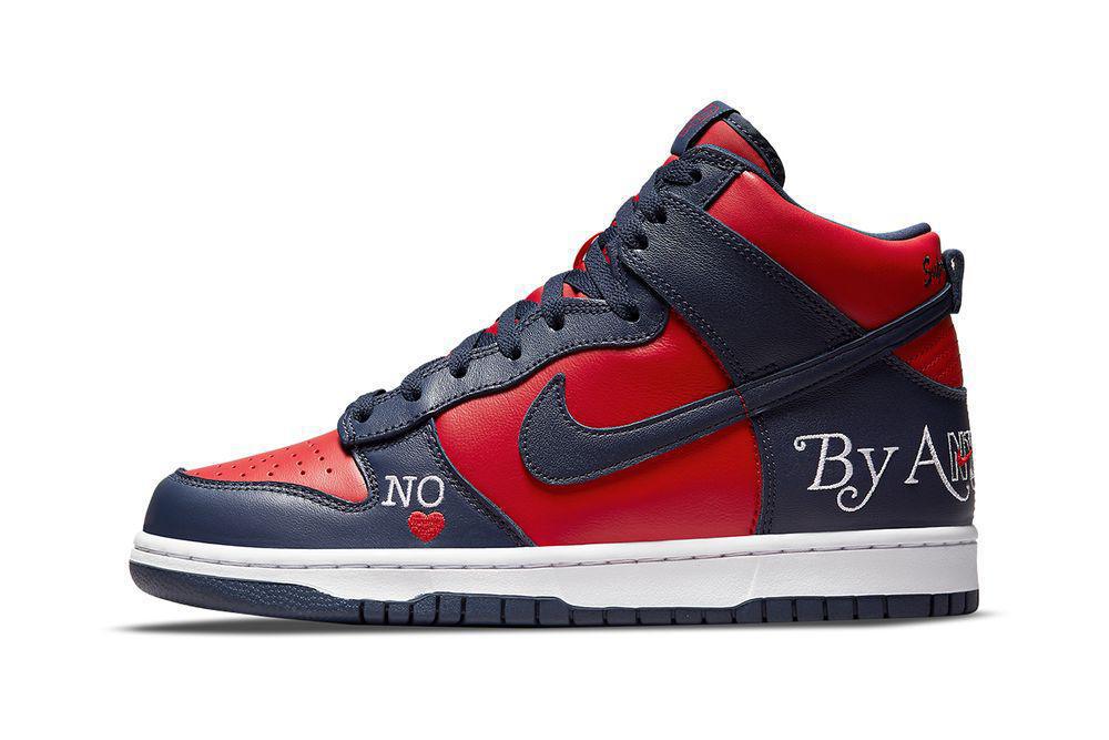 Supreme x Nike SB Dunk High "By Any Means" en "Navy/Red".