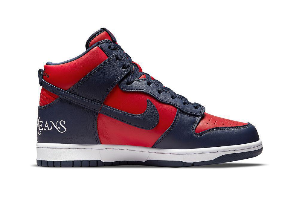 Supreme x Nike SB Dunk High "By Any Means" en "Navy/Red".