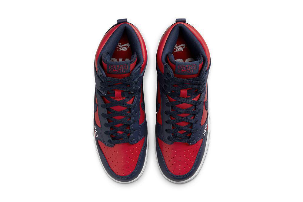 Supreme x Nike SB Dunk High "By Any Means" en "Navy/Red".