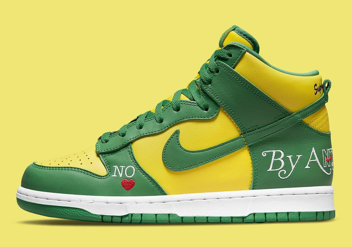Supreme imite le coloris "Brazil" pour sa troisième Nike SB Dunk High "By Any Means".