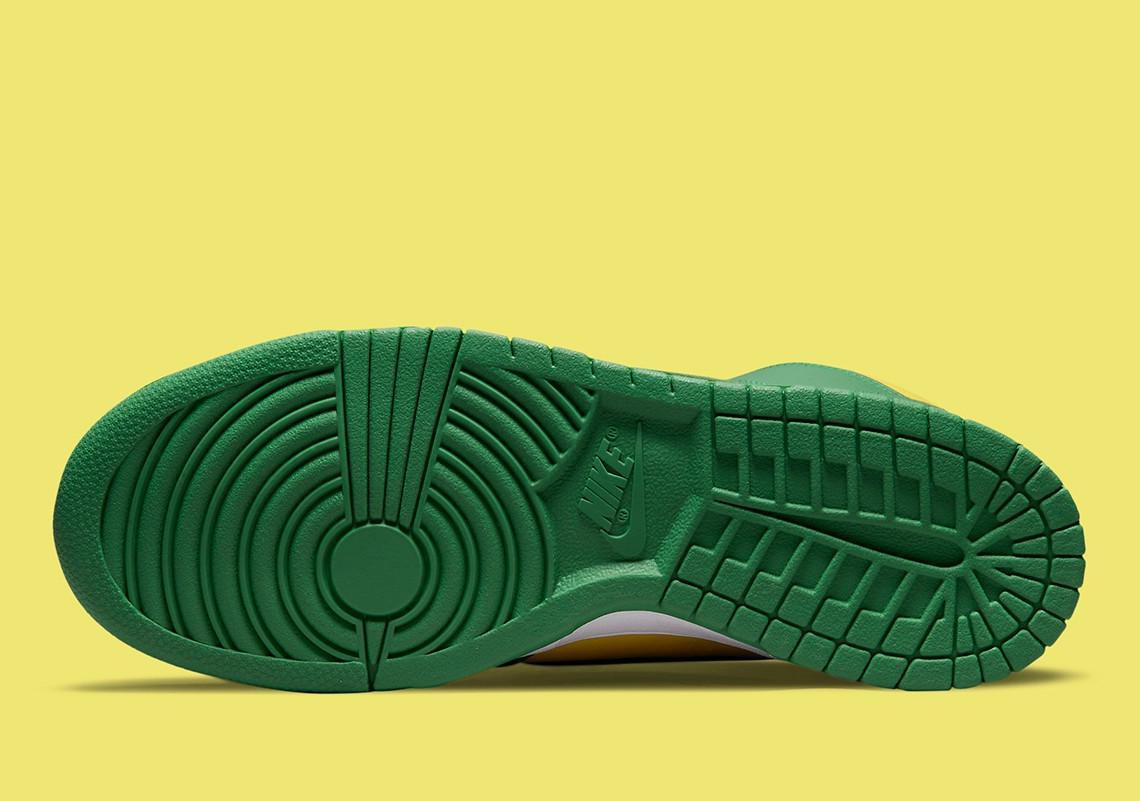 Supreme imite le coloris "Brazil" pour sa troisième Nike SB Dunk High "By Any Means".