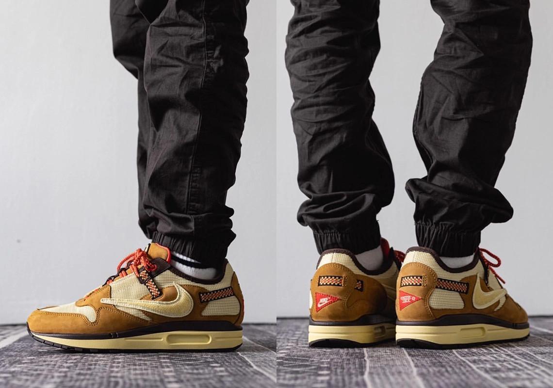 La Travis Scott x Nike Air Max 1 apparaît dans un nouveau coloris avant l'Astroweek. La Travis Scott x Nike Air Max 1 apparaît dans un nouveau coloris avant l'Astroweek.