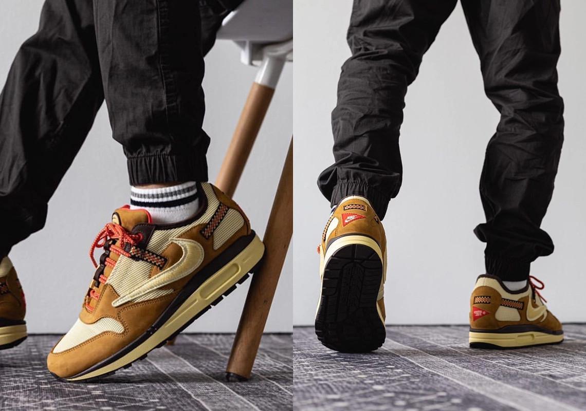 La Travis Scott x Nike Air Max 1 apparaît dans un nouveau coloris avant l'Astroweek. La Travis Scott x Nike Air Max 1 apparaît dans un nouveau coloris avant l'Astroweek.