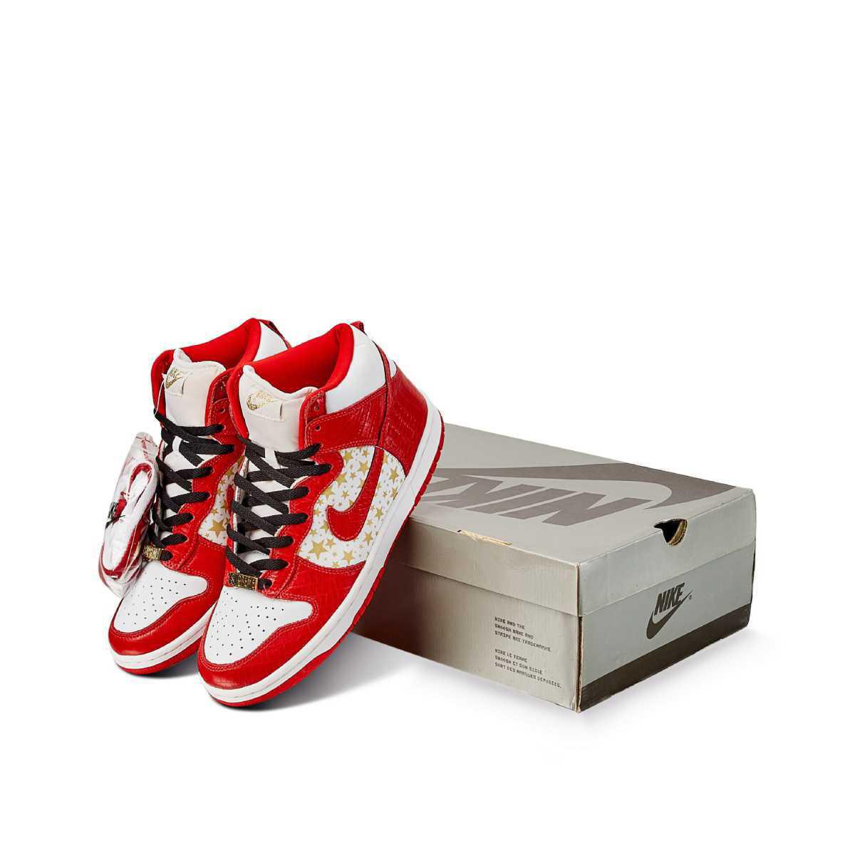 NIKE SB Dunk High x Supreme Varsity Red NIKE SB Dunk High x Supreme Varsity Red