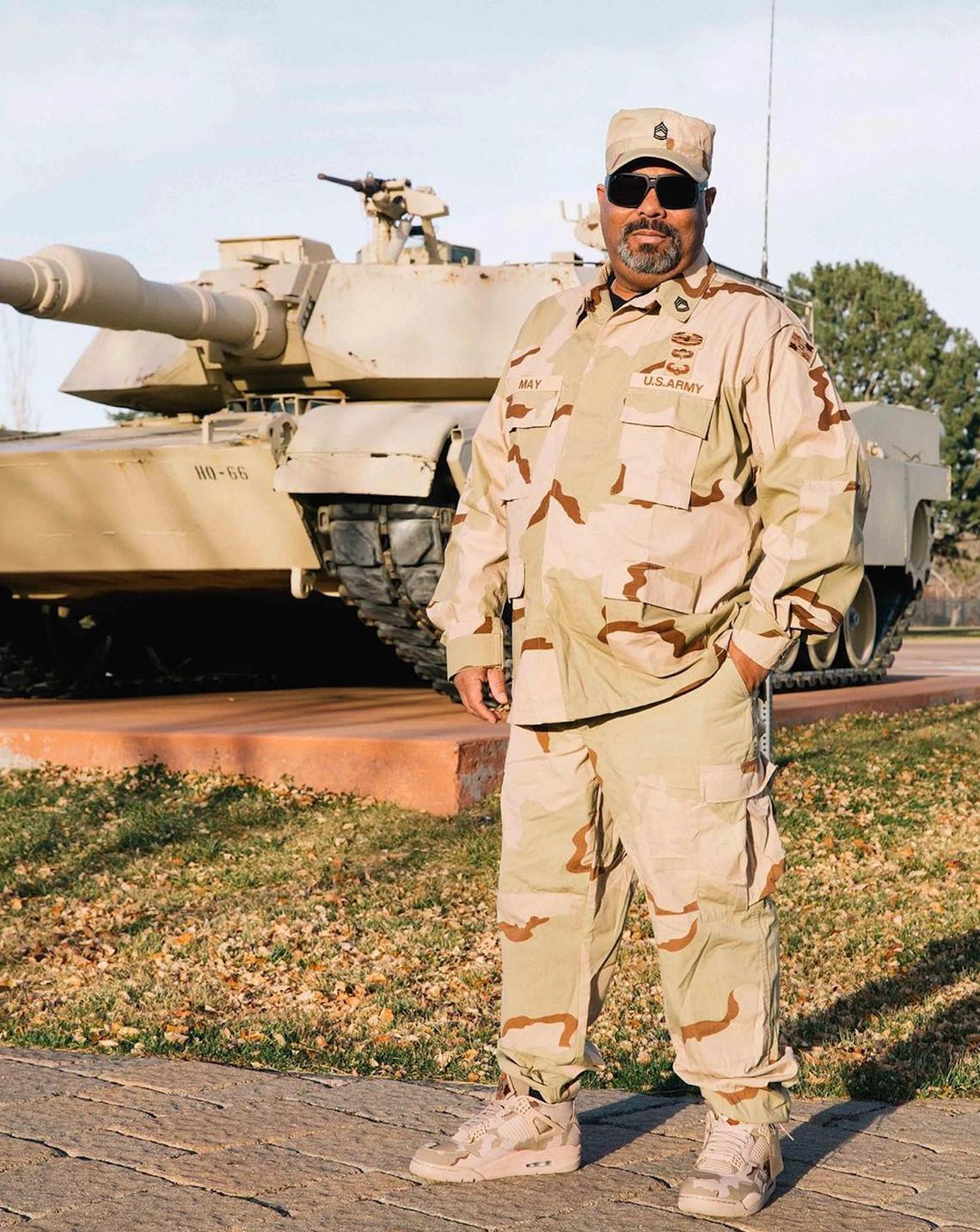 Le père d'Aleali May a inspiré son Air Jordan 4 "Veterans Day" PE Le père d'Aleali May a inspiré son Air Jordan 4 "Veterans Day" PE