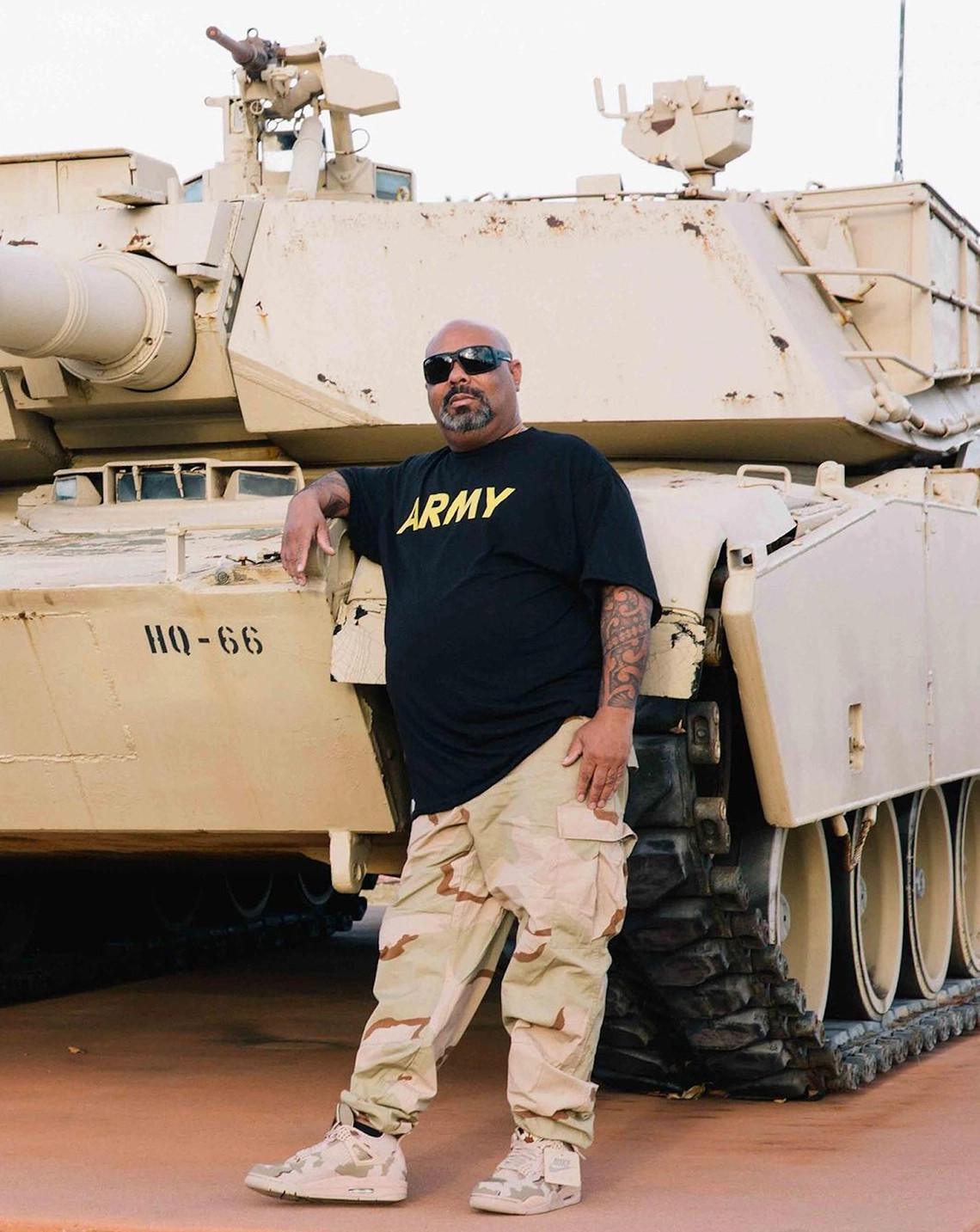 Le père d'Aleali May a inspiré son Air Jordan 4 "Veterans Day" PE Le père d'Aleali May a inspiré son Air Jordan 4 "Veterans Day" PE