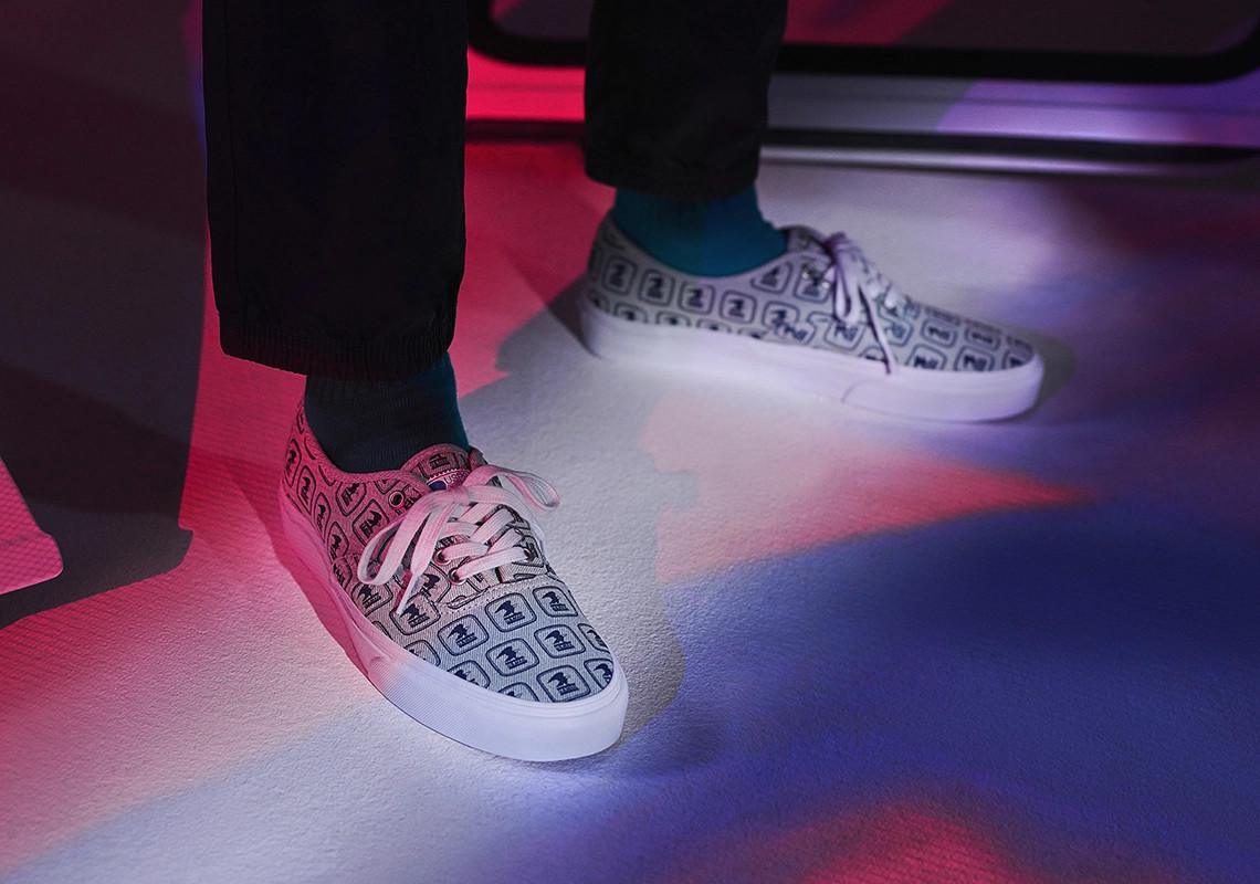 Livraison confirmée : Vans et USPS s'apprêtent à lancer une collection sous licence officielle. Livraison confirmée : Vans et USPS s'apprêtent à lancer une collection sous licence officielle.