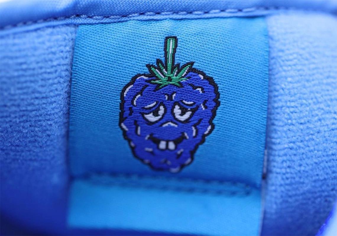  La sortie du Nike SB Dunk Low "Blue Raspberry" est prévue pour 2022.