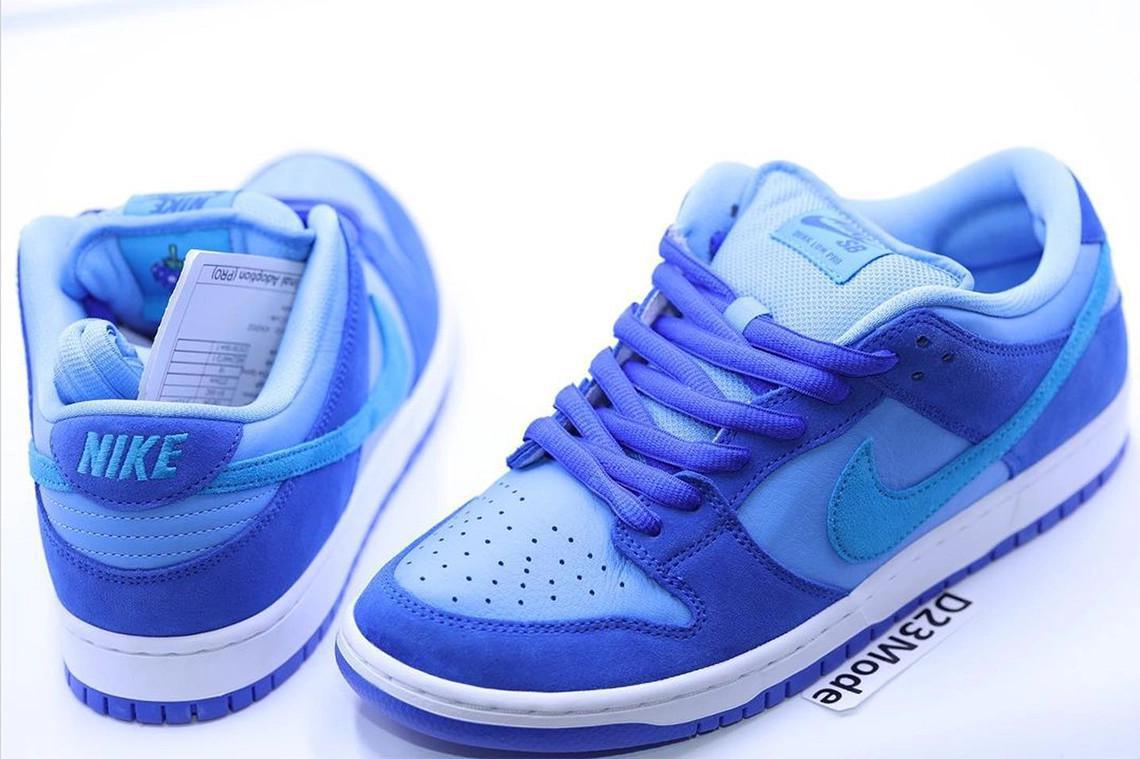  La sortie du Nike SB Dunk Low "Blue Raspberry" est prévue pour 2022.