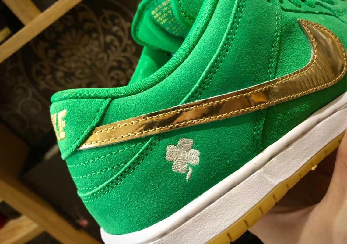 Il vous faudra un peu de chance pour obtenir un "W" sur le Nike SB Dunk Low "St. Patrick's Day" qui sortira en mars 2022. Il vous faudra un peu de chance pour obtenir un "W" sur le Nike SB Dunk Low "St. Patrick's Day" qui sortira en mars 2022.