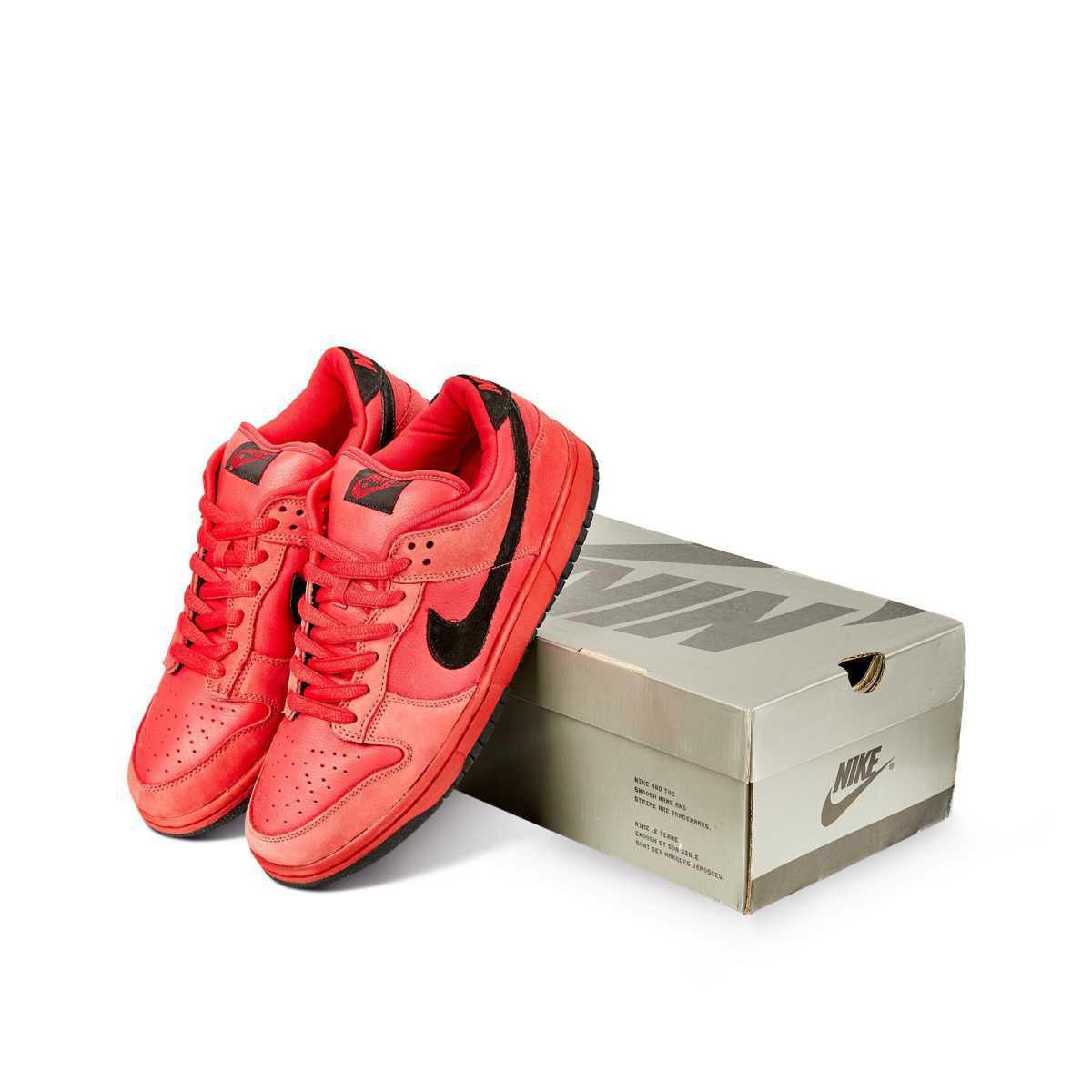 NIKE SB Dunk Low True Red NIKE SB Dunk Low True Red