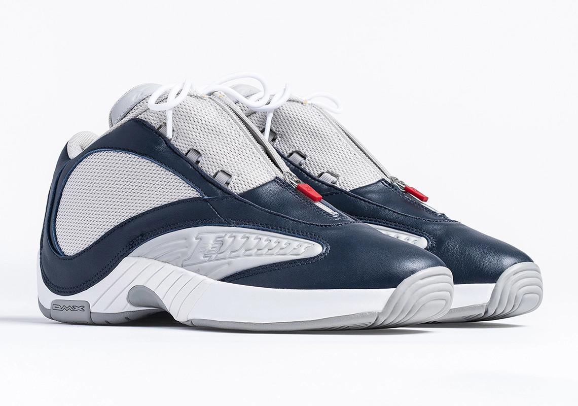 La Reebok Answer IV "Ultramarine" de Packer, un hommage à une icône des années 90, sort cette semaine. La Reebok Answer IV "Ultramarine" de Packer, un hommage à une icône des années 90, sort cette semaine.