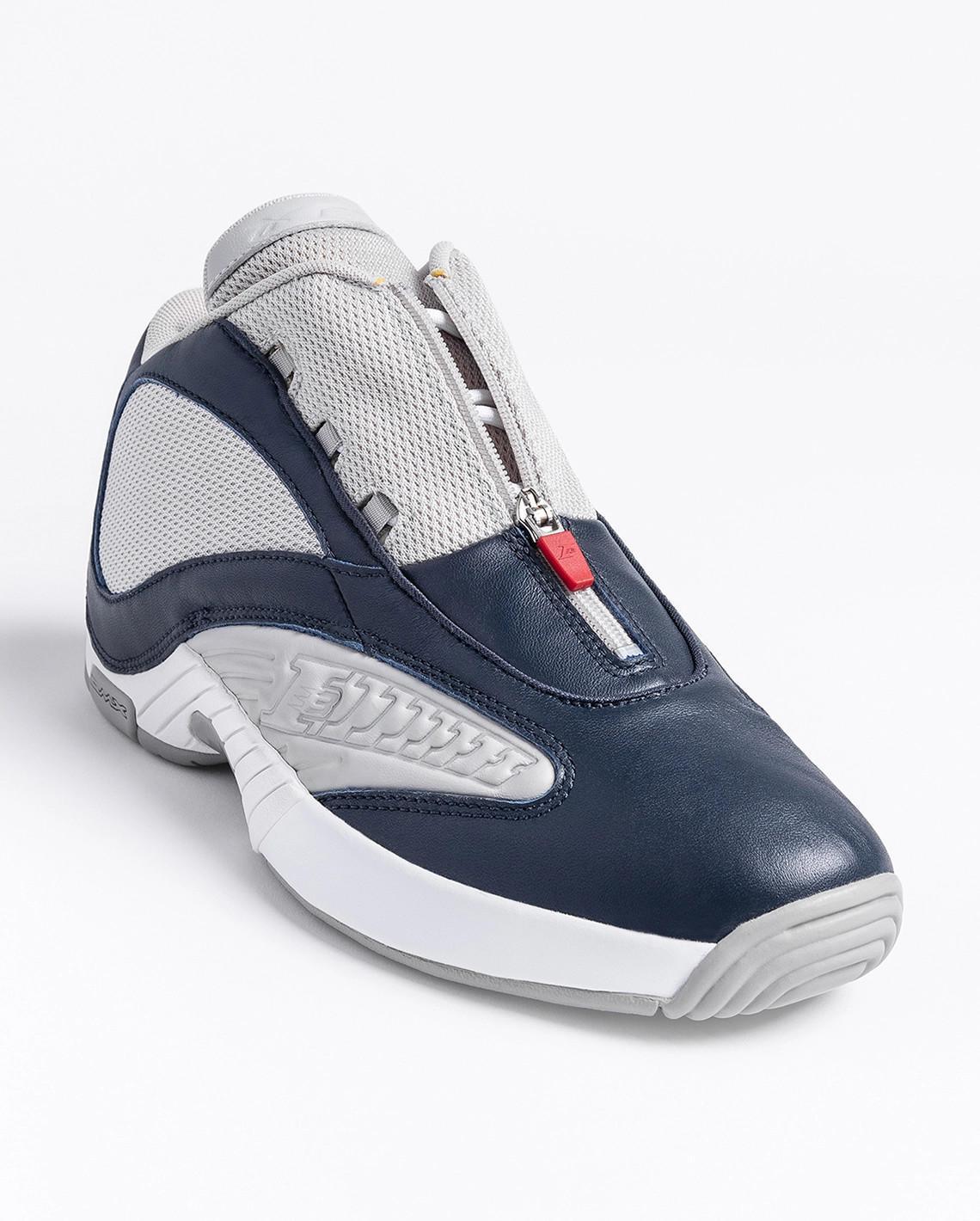 La Reebok Answer IV "Ultramarine" de Packer, un hommage à une icône des années 90, sort cette semaine. La Reebok Answer IV "Ultramarine" de Packer, un hommage à une icône des années 90, sort cette semaine.