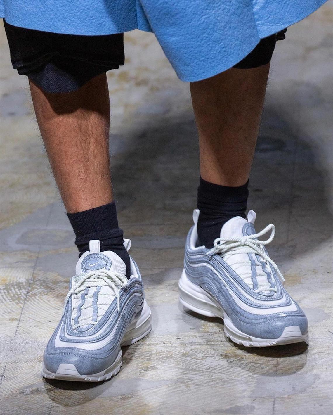 COMME des GARÇONS HOMME PLUS prépare une collaboration avec la Nike Air Max 97 pour la saison 22. COMME des GARÇONS HOMME PLUS prépare une collaboration avec la Nike Air Max 97 pour la saison 22.