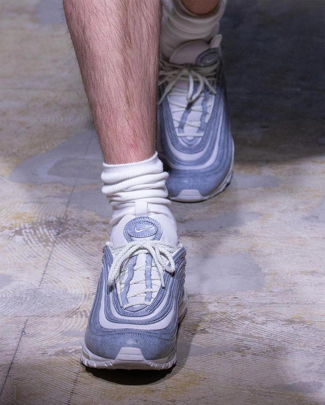 COMME des GARÇONS HOMME PLUS prépare une collaboration avec la Nike Air Max 97 pour la saison 22. COMME des GARÇONS HOMME PLUS prépare une collaboration avec la Nike Air Max 97 pour la saison 22.