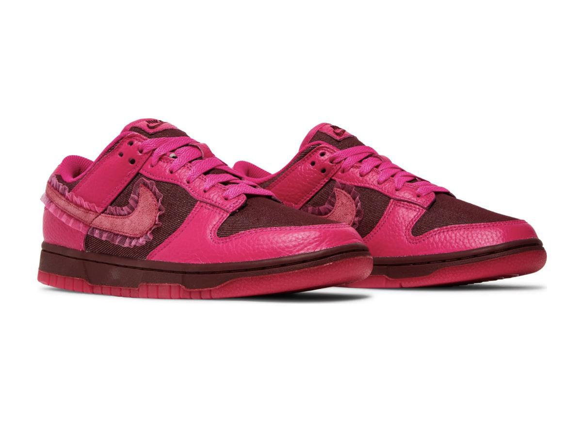 NIKE Dunk Low Valentine's Day