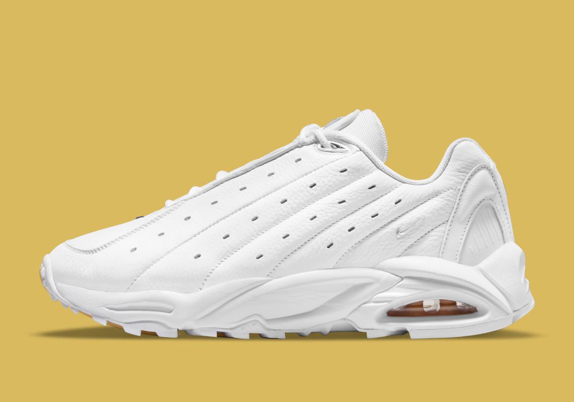 Où acheter lespremières chaussure signée de Drake Où acheter lespremières chaussure signée de Drake