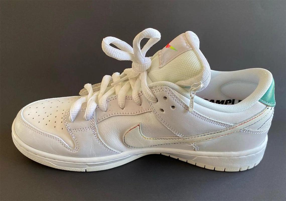 First Look sur la Nike SB Dunk Low "Be True" 2022 First Look sur la Nike SB Dunk Low "Be True" 2022
