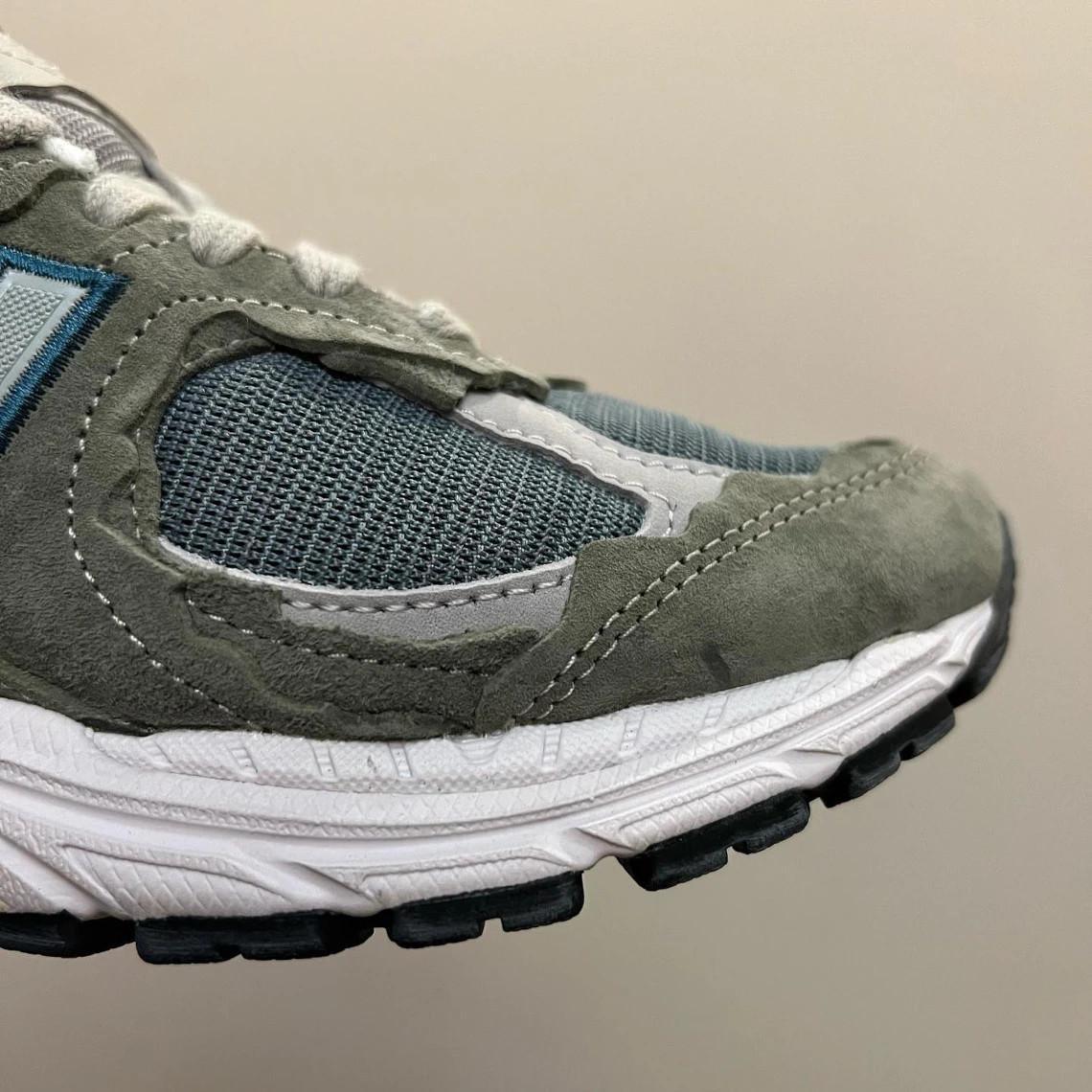 D'autres variantes de la New Balance 2002R "Protection Pack" sont apparues. D'autres variantes de la New Balance 2002R "Protection Pack" sont apparues.