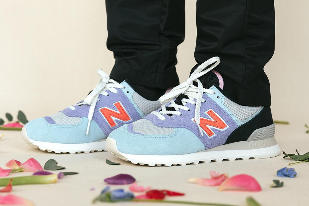 Louis De Guzman honore l'amour de sa mère pour les fleurs avec sa dernière New Balance 574 "Ma Divina". Louis De Guzman honore l'amour de sa mère pour les fleurs avec sa dernière New Balance 574 "Ma Divina".