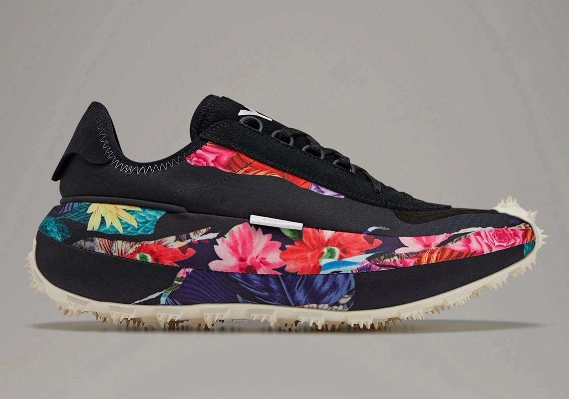 Adidas Y-3 présente sa collection "Chapter 2" pour le printemps/été 2022 Adidas Y-3 présente sa collection "Chapter 2" pour le printemps/été 2022