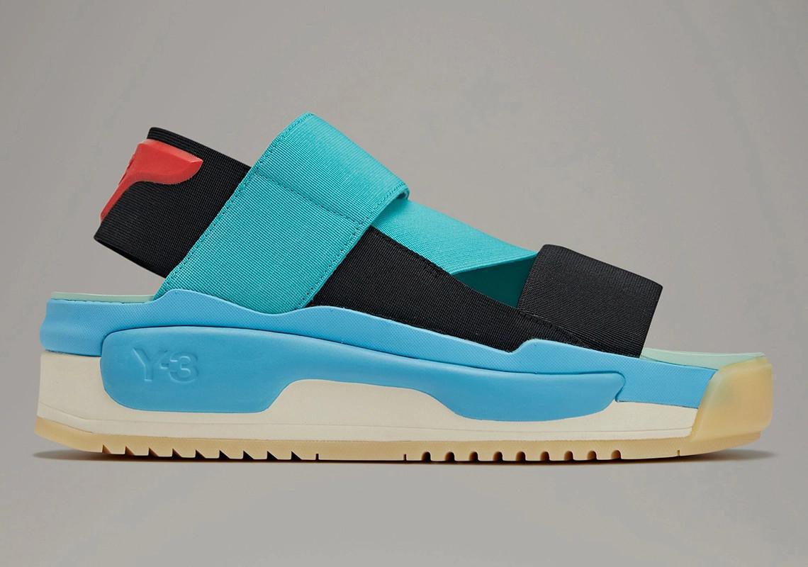 Adidas Y-3 présente sa collection "Chapter 2" pour le printemps/été 2022 Adidas Y-3 présente sa collection "Chapter 2" pour le printemps/été 2022