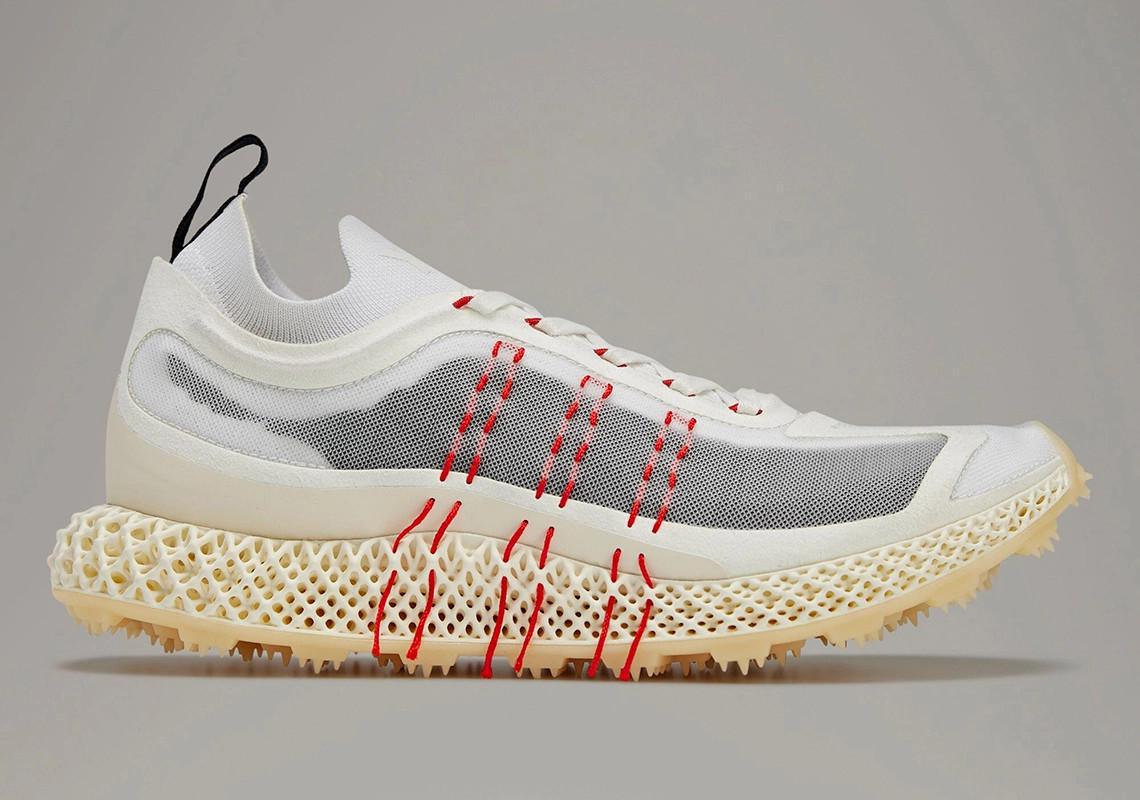 Adidas Y-3 présente sa collection "Chapter 2" pour le printemps/été 2022 Adidas Y-3 présente sa collection "Chapter 2" pour le printemps/été 2022