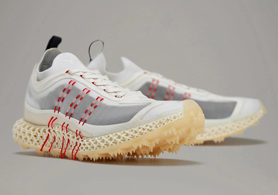 Adidas Y-3 présente sa collection "Chapter 2" pour le printemps/été 2022 Adidas Y-3 présente sa collection "Chapter 2" pour le printemps/été 2022