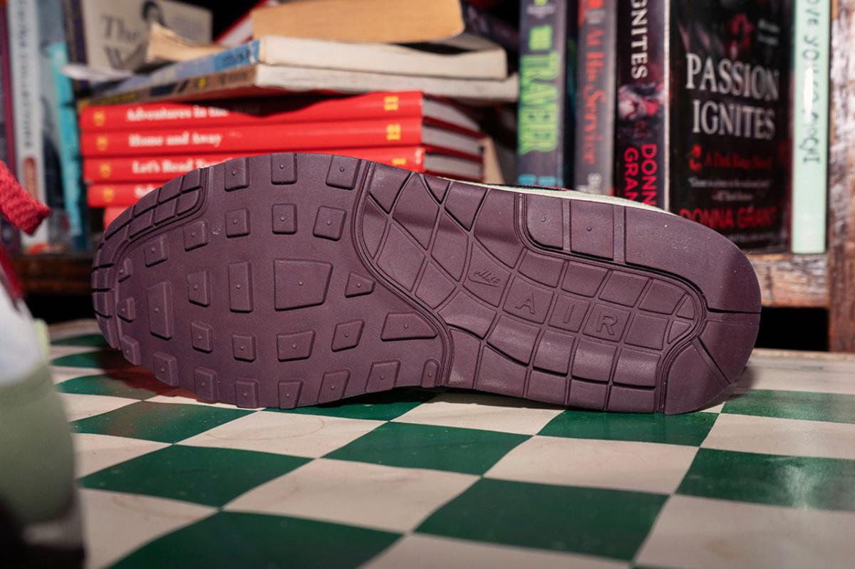 La collection Nike Air Max 1 "Message à l'Univers" de Concepts est un nouveau tour de piste. La collection Nike Air Max 1 "Message à l'Univers" de Concepts est un nouveau tour de piste.