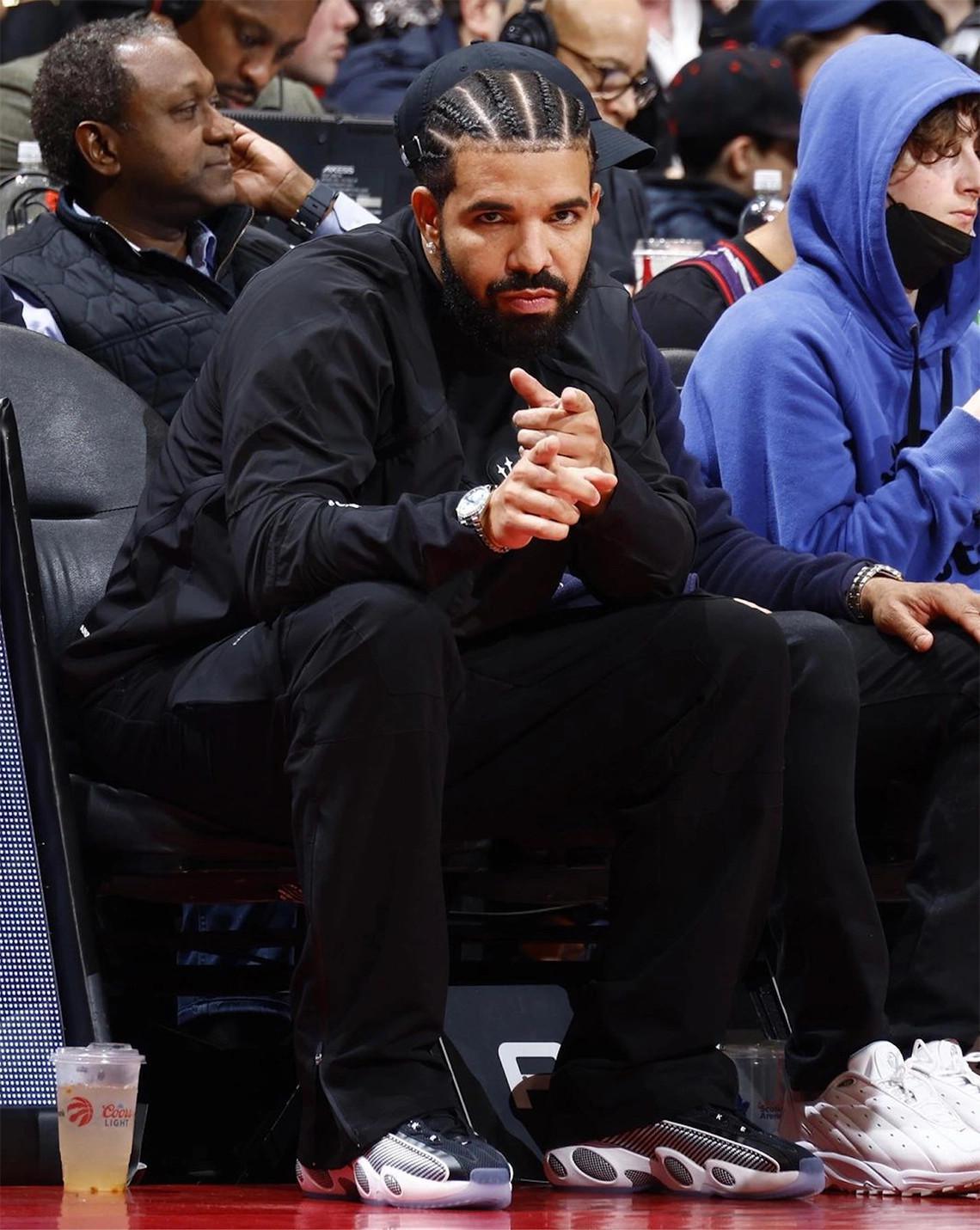 Drake a été aperçu dans une chaussure Nike sans nom inspirée de la Zoom Flight 95.