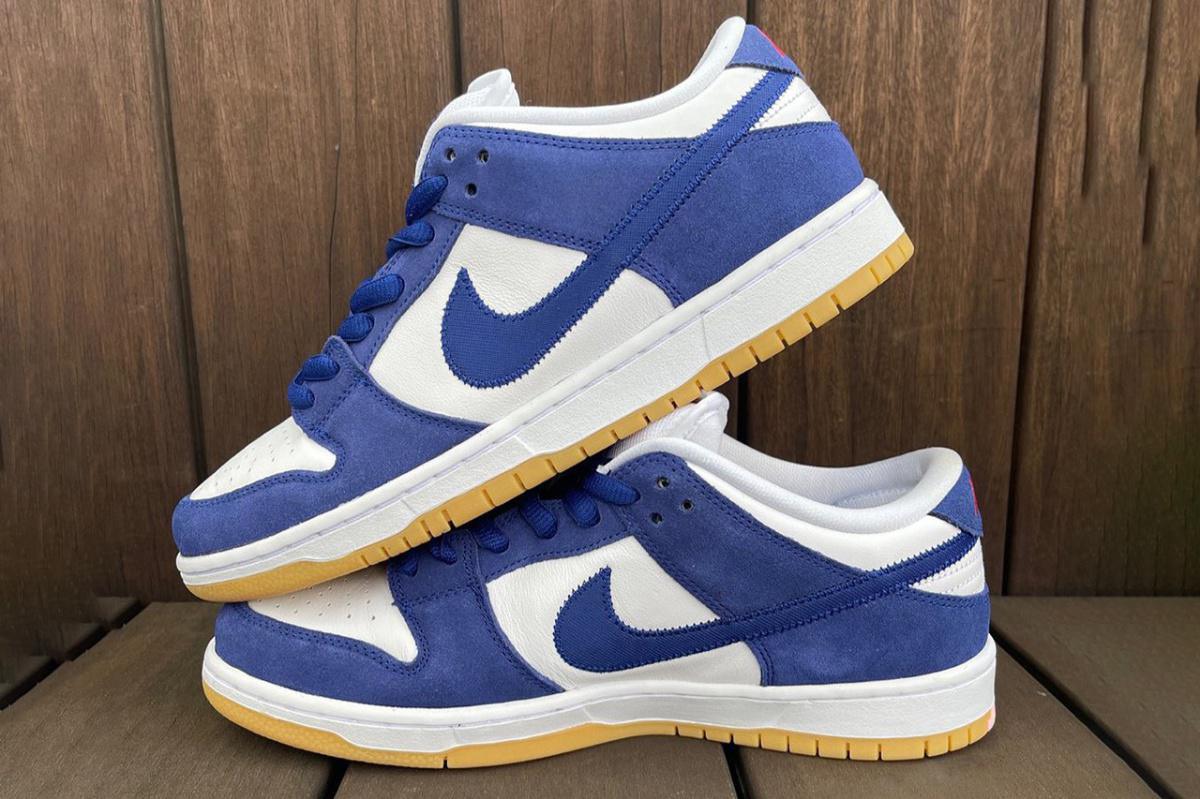 Nike SB va sortir une version Dunk Low inspirée des Dodgers.