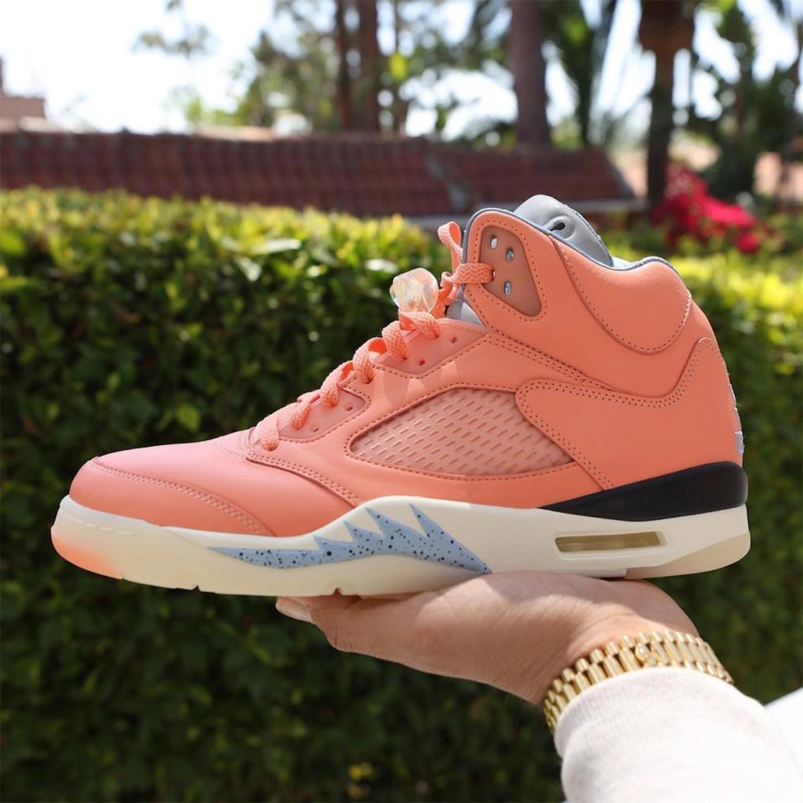 DJ Khaled dévoile la collection Air Jordan 5 "We The Best". DJ Khaled dévoile la collection Air Jordan 5 "We The Best".