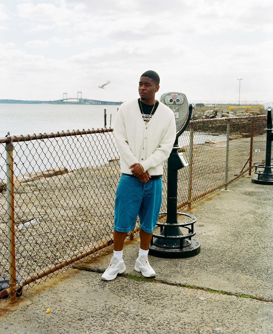 La Reebok Answer IV de Packer, inspirée de Prada, sort en blanc et en argent La Reebok Answer IV de Packer, inspirée de Prada, sort en blanc et en argent