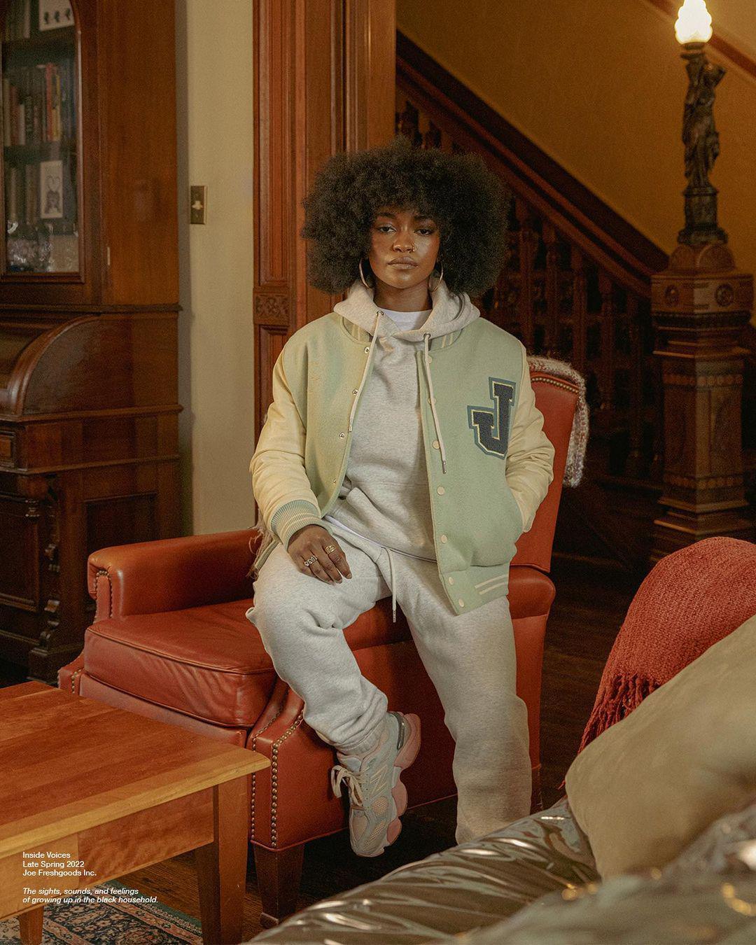 Joe Freshgoods donne un autre aperçu de sa collaboration avec New Balance 9060 "Inside Voices". Joe Freshgoods donne un autre aperçu de sa collaboration avec New Balance 9060 "Inside Voices".