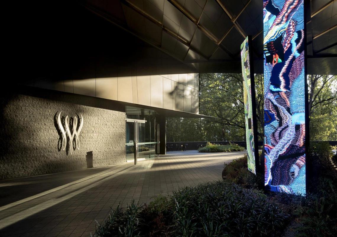 Le bâtiment Serena Williams est le plus grand jamais construit au siège de Nike. Le bâtiment Serena Williams est le plus grand jamais construit au siège de Nike.