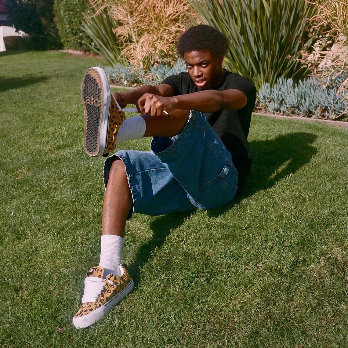 Imran Potato traduit son goût subversif en une collaboration de six pièces avec Vault By Vans. Imran Potato traduit son goût subversif en une collaboration de six pièces avec Vault By Vans.