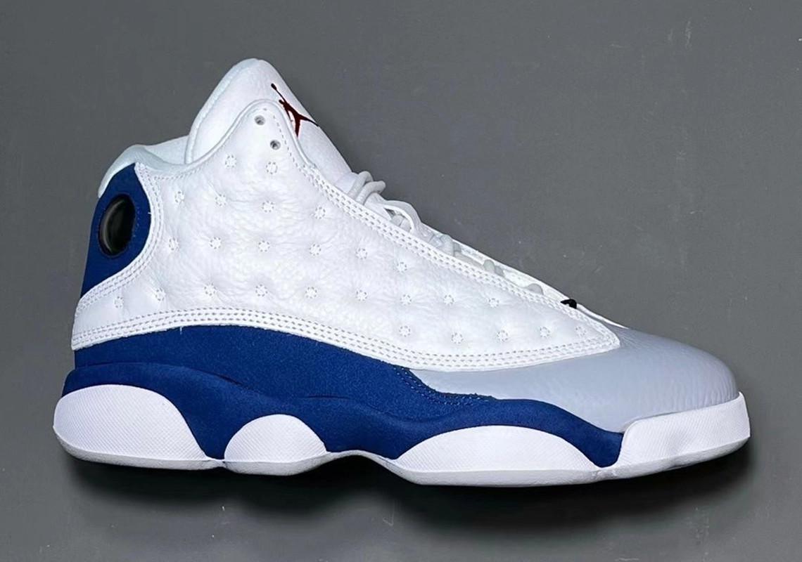 L'Air Jordan 13 "French Blue" est prévue pour le 20 août. L'Air Jordan 13 "French Blue" est prévue pour le 20 août.