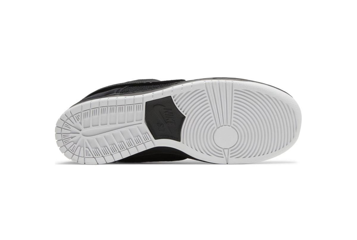 NIKE SB Dunk Low x Gnarhunters NIKE SB Dunk Low x Gnarhunters