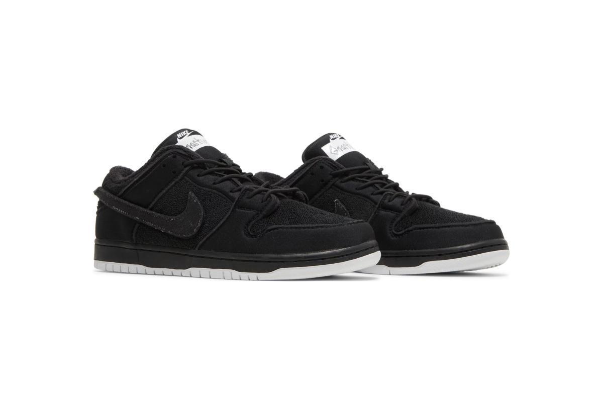 NIKE SB Dunk Low x Gnarhunters NIKE SB Dunk Low x Gnarhunters
