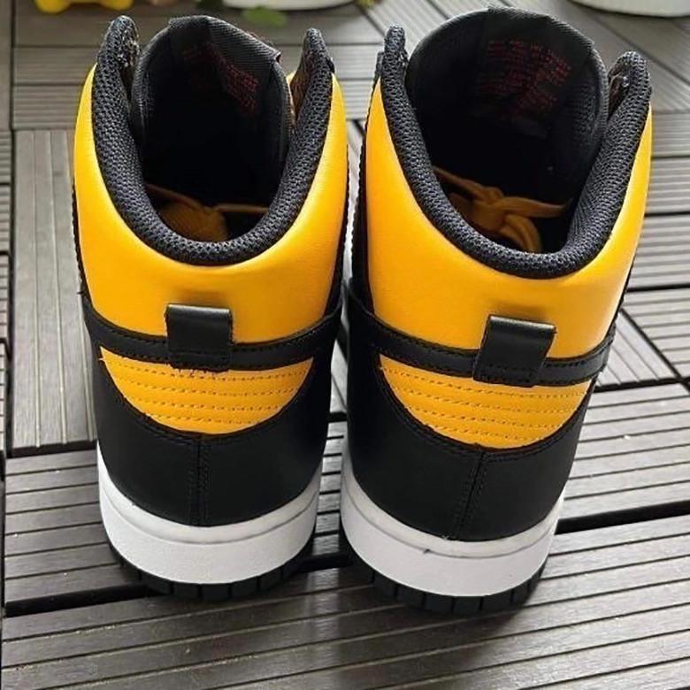 Le coloris "Reverse Goldenrod" réapparaît sur cette version inédite de la Nike Dunk High. Le coloris "Reverse Goldenrod" réapparaît sur cette version inédite de la Nike Dunk High.
