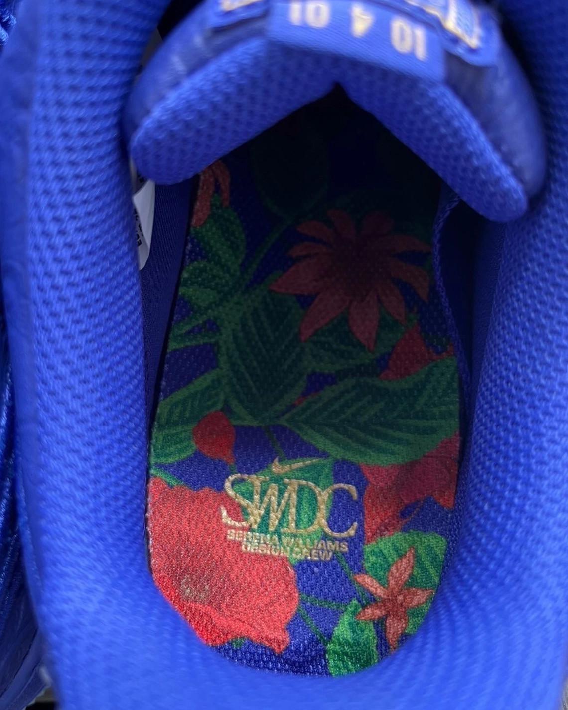 L'équipe de conception de Serena Williams habille la Nike Air Force 1 Low d'un bleu intense. L'équipe de conception de Serena Williams habille la Nike Air Force 1 Low d'un bleu intense.