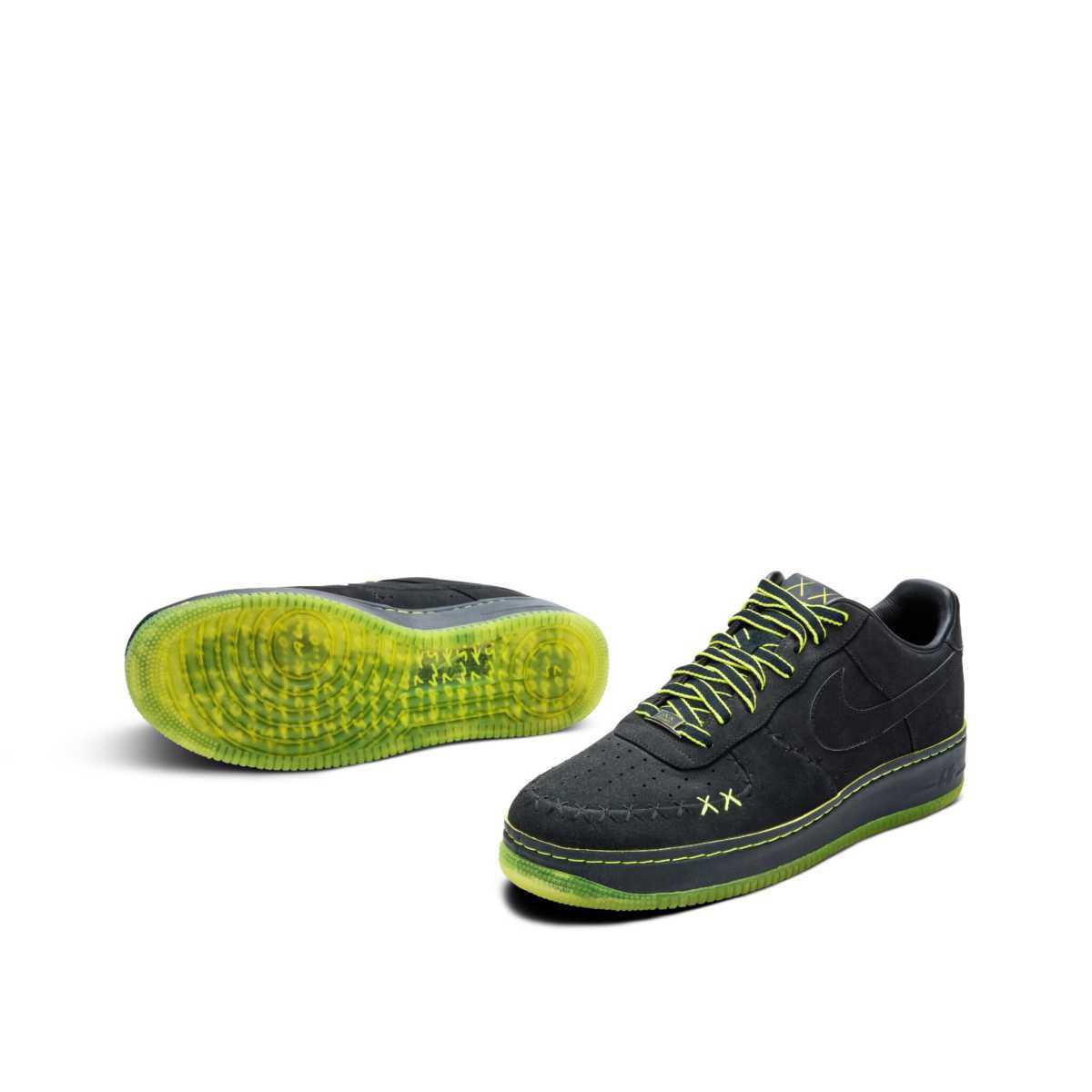 NIKE Air Force 1 x Kaws NIKE Air Force 1 x Kaws