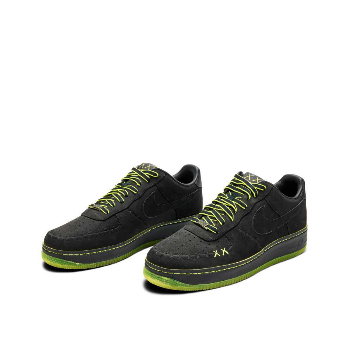 NIKE Air Force 1 x Kaws NIKE Air Force 1 x Kaws