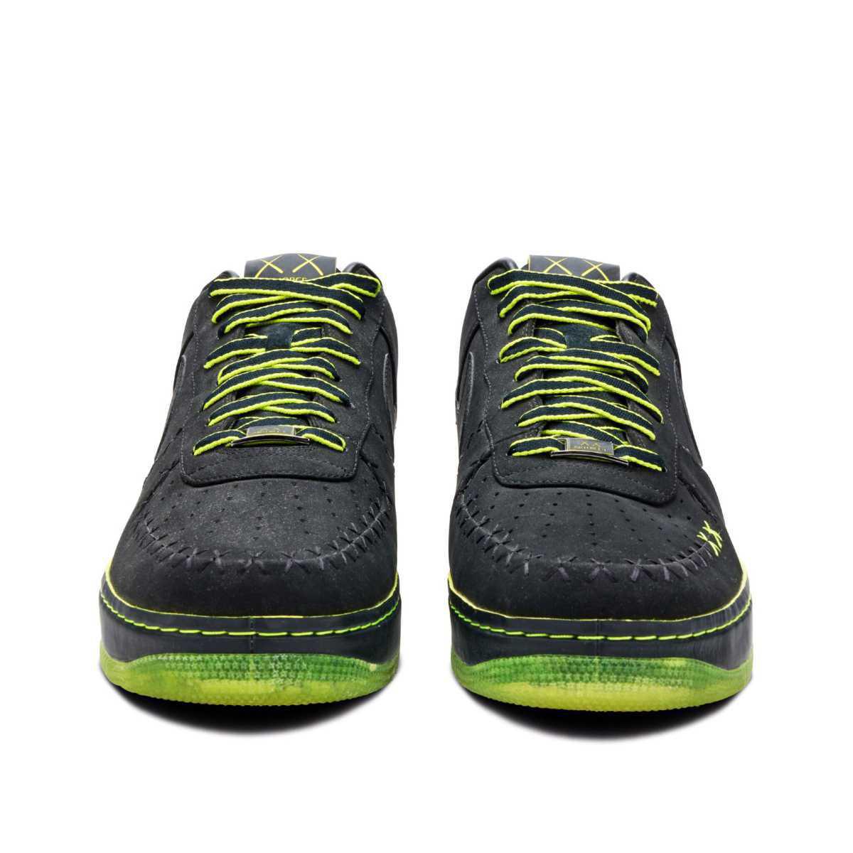 NIKE Air Force 1 x Kaws NIKE Air Force 1 x Kaws