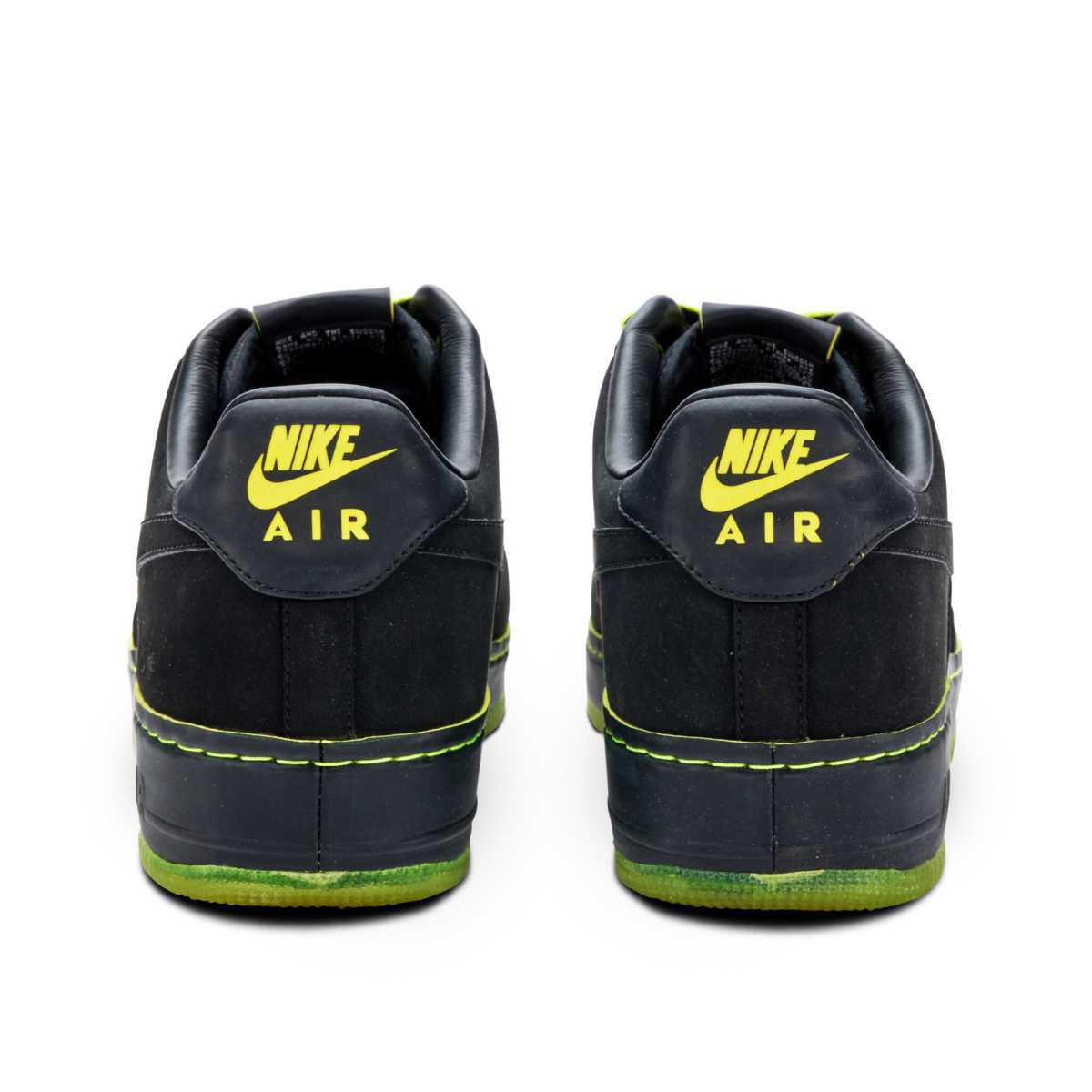 NIKE Air Force 1 x Kaws NIKE Air Force 1 x Kaws