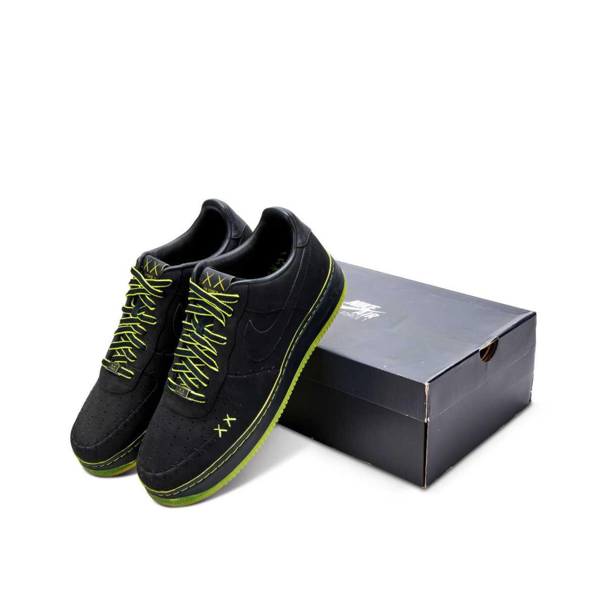 NIKE Air Force 1 x Kaws NIKE Air Force 1 x Kaws