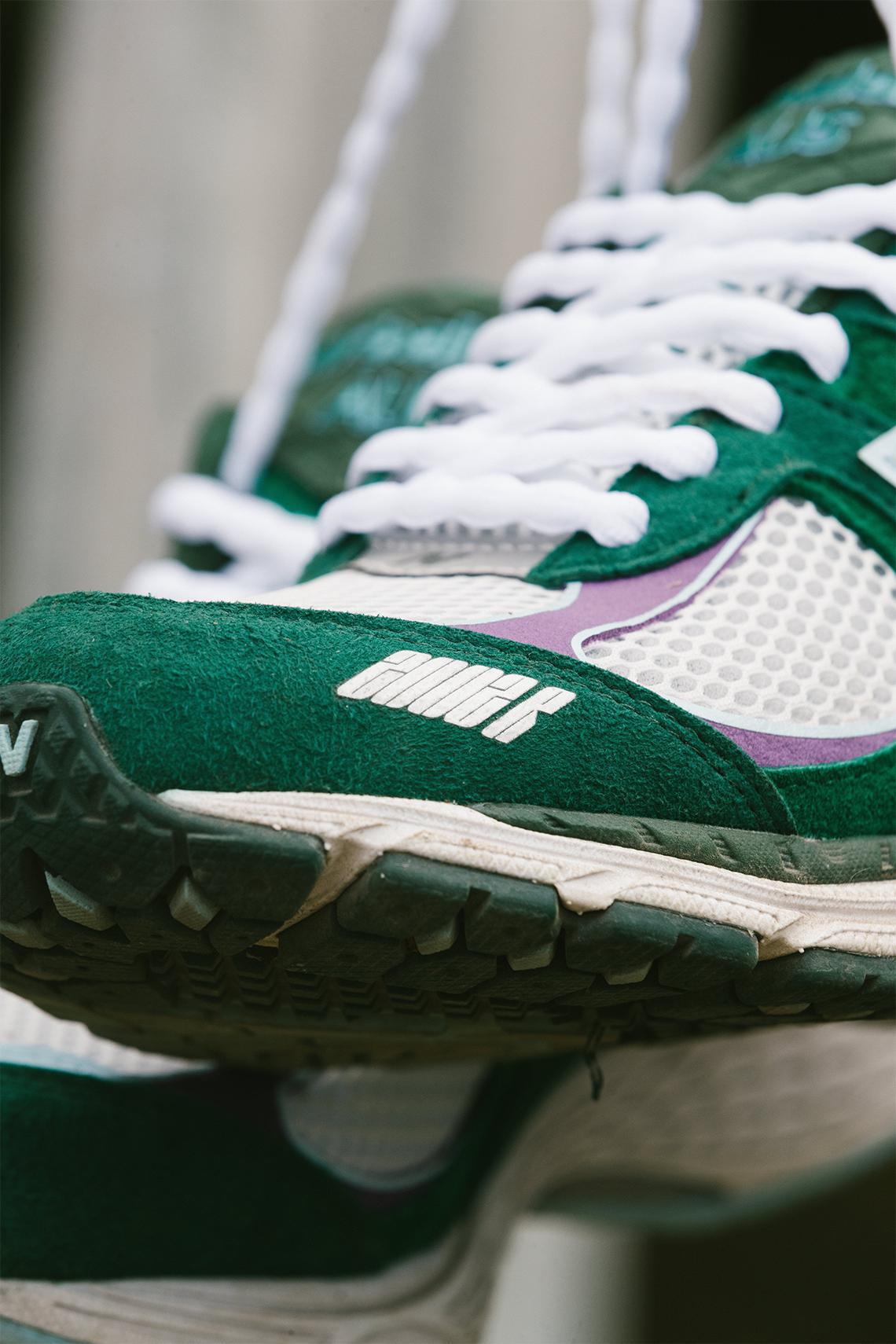 La première collaboration New Balance de Up There voit la 2002R inspirée par les "Backyard Legends". La première collaboration New Balance de Up There voit la 2002R inspirée par les "Backyard Legends".