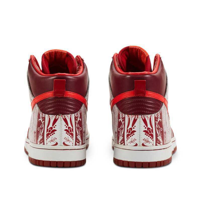 NIKE SB Dunk High Tiger Woods NIKE SB Dunk High Tiger Woods